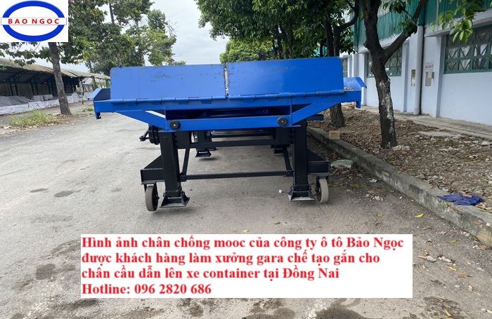cầu dẫn lên xe container